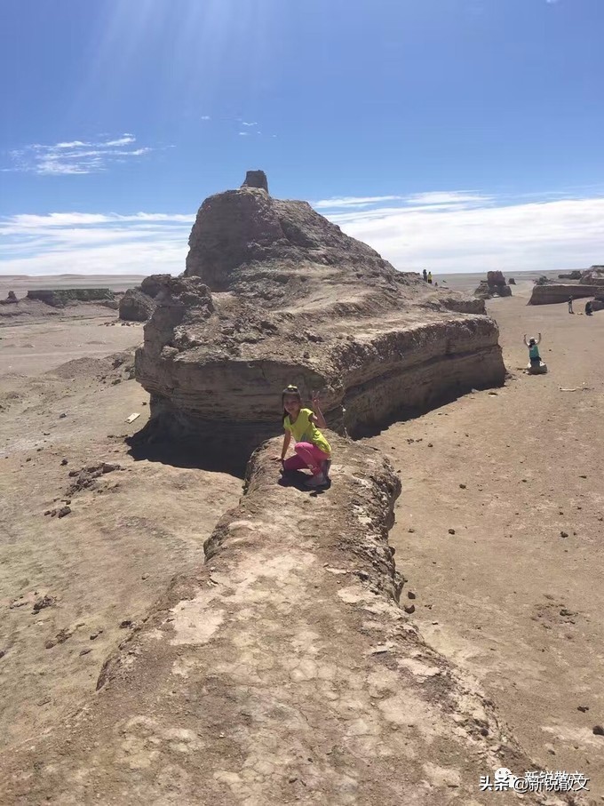 冷湖，生命已被镌刻，凝固成了化石，也许某一天，还会灿烂夺目