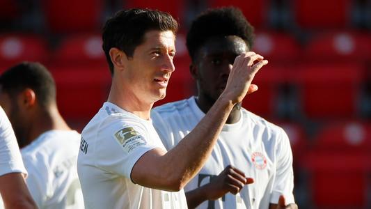 莱万多夫斯基绝对巨星,莱万多夫斯基两球难救主