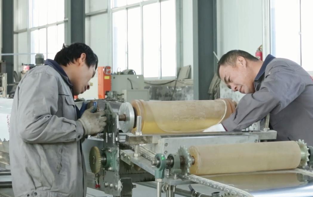 钢带水冷凉皮机,凉皮机全自动600型