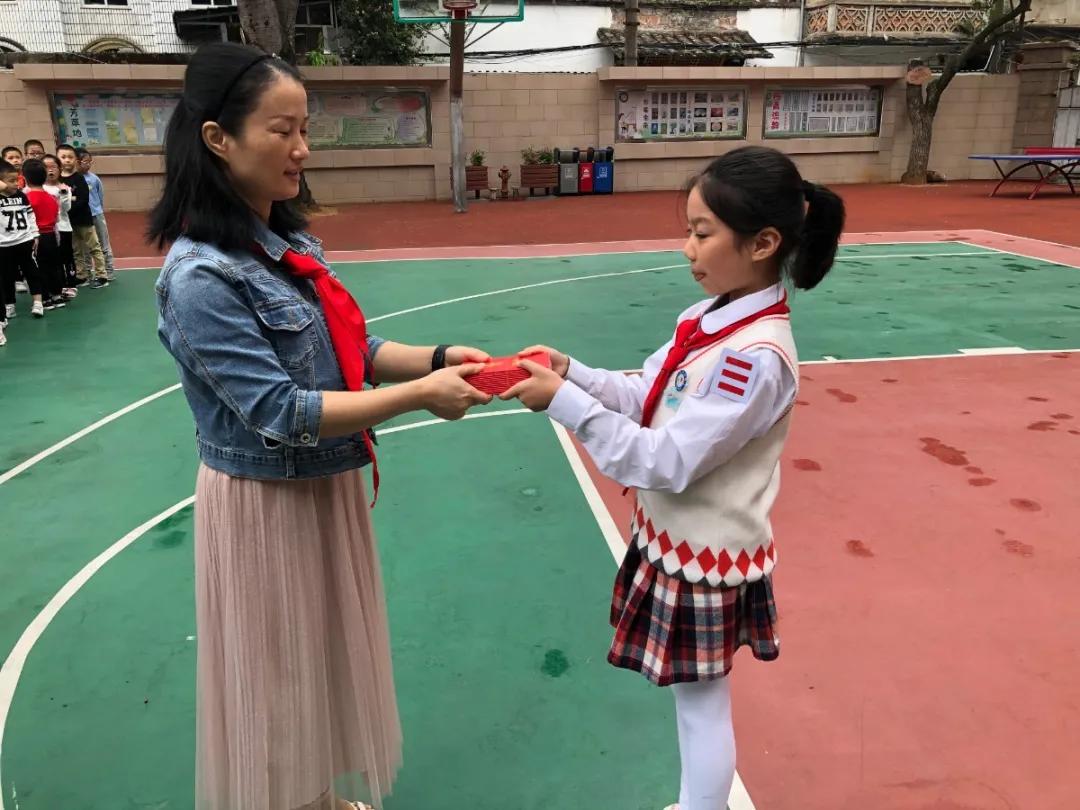 你好红领巾活动方案和总结,红领巾小学生入队仪式新队员发言