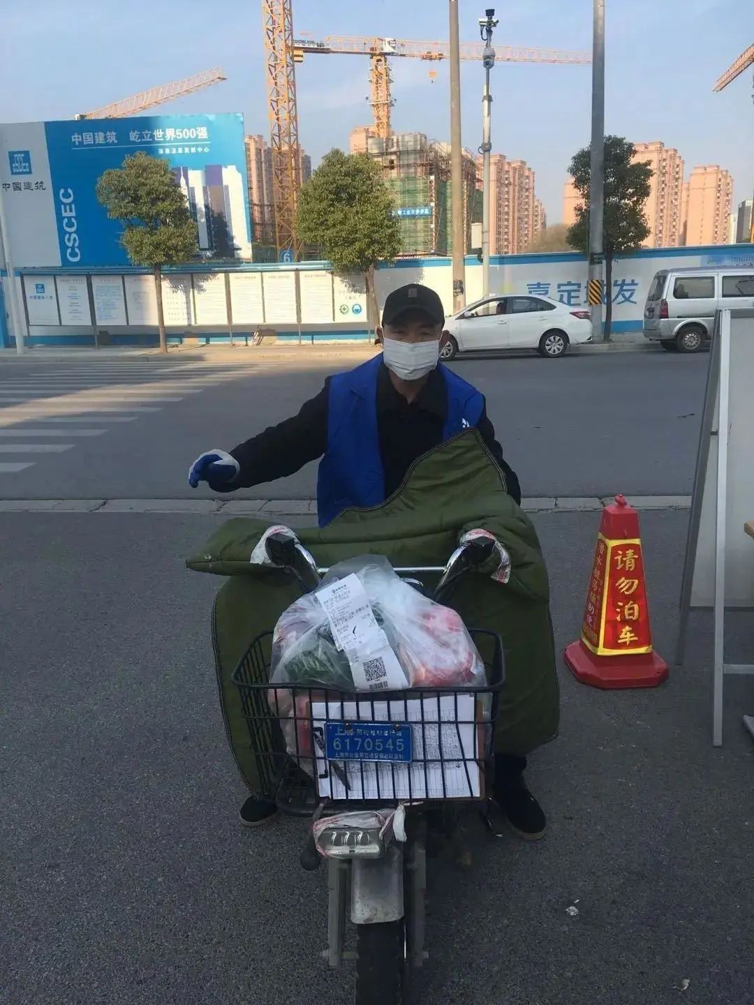 快递员只送到驿站一天送800件,一个快递站只有一个快递员