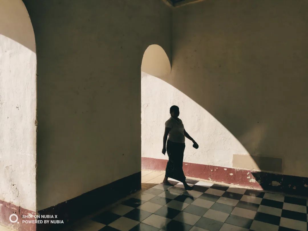 强光时拍照曝光怎么调,华为手机拍照如何调曝光