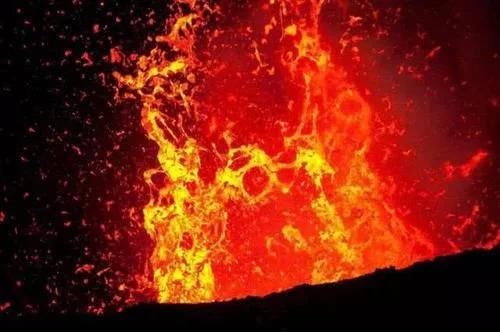 不小心掉入火山如何自救,如果掉进岩浆会怎样自救