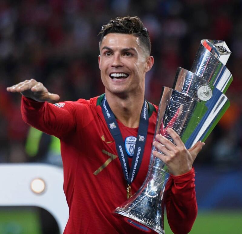 这个站在足坛巅峰的男人,身价翻了数十倍,34岁还有18岁的身体?