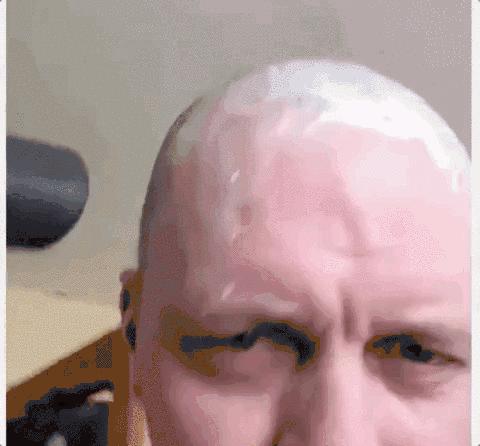 女性自己在家剪头发视频,中年妇女自己在家剪头发