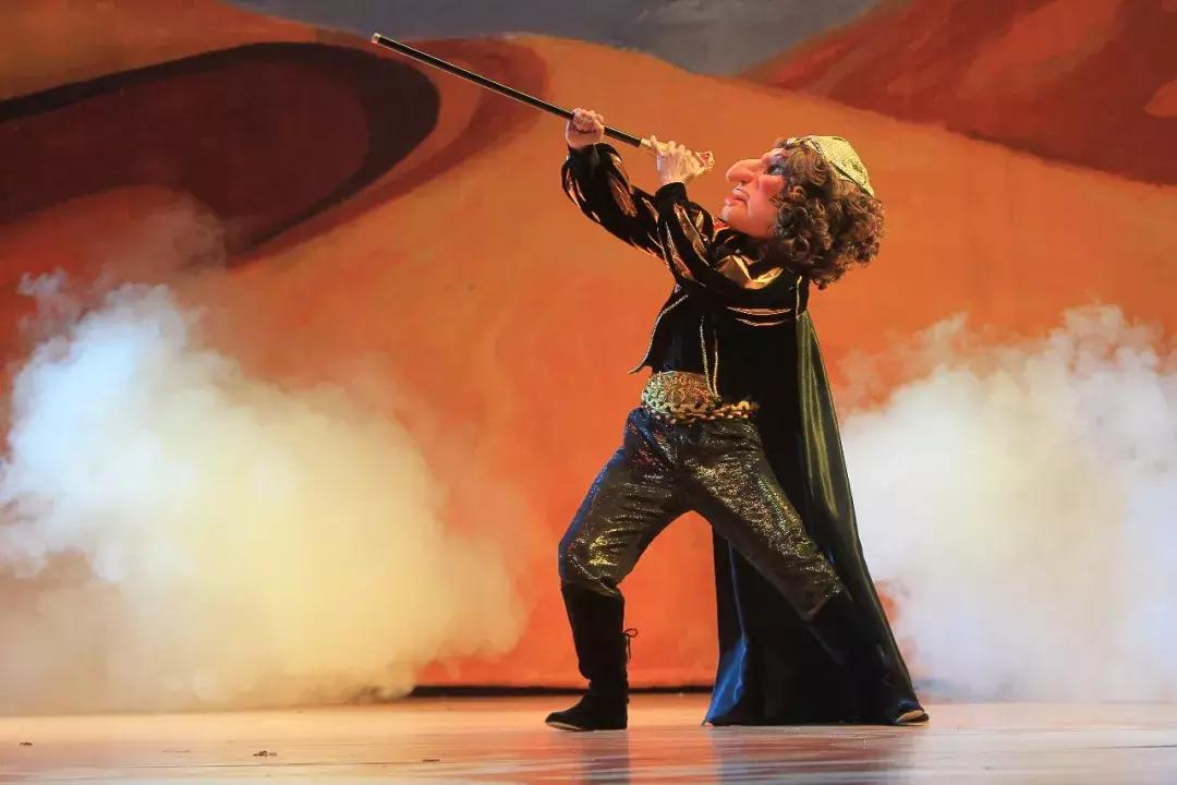 阿拉丁神灯中的飞毯来自于西亚吗,阿拉丁神灯的飞毯是怎么飞起来的