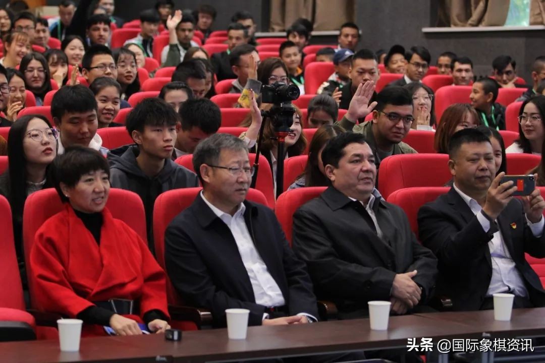 大师零距离：*疆新**财大师生与叶江川许昱华访谈交流