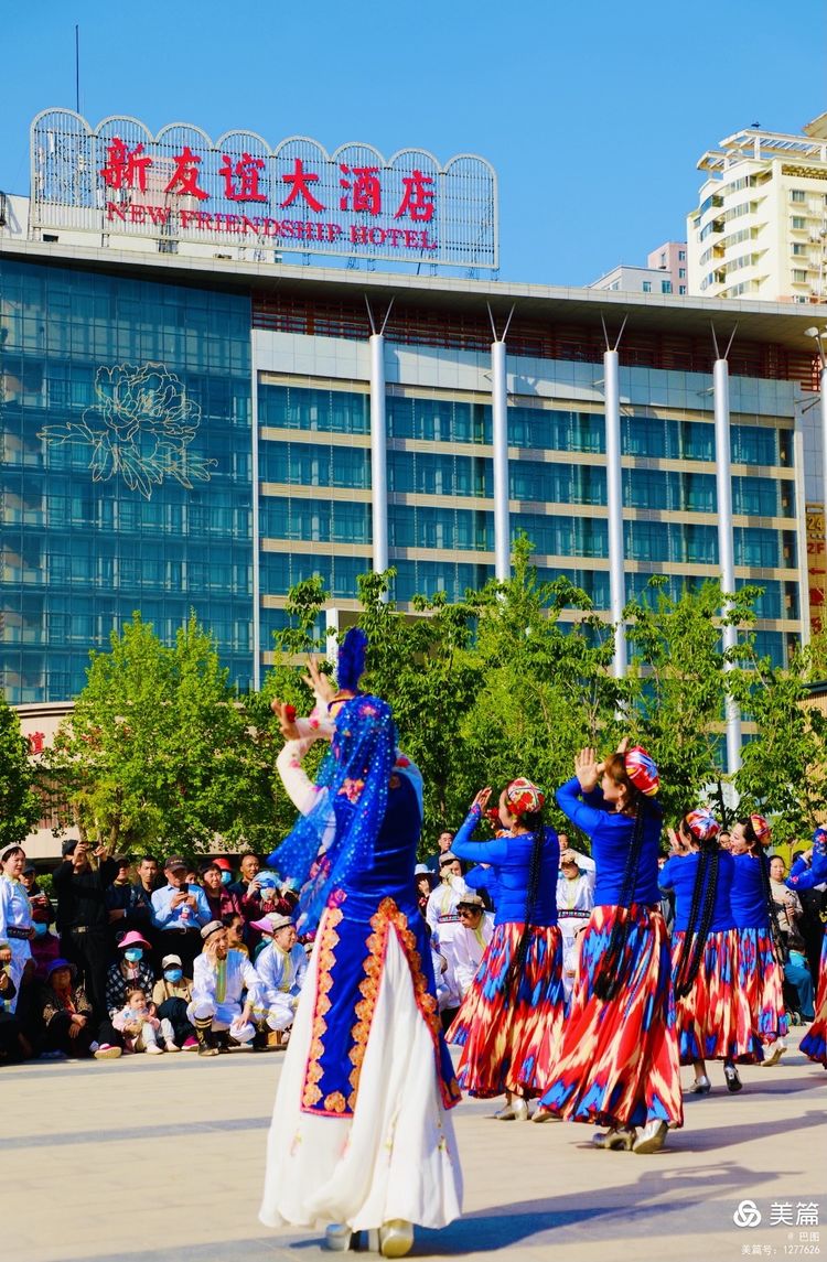 洛阳牡丹广场：*疆新**舞大联欢
