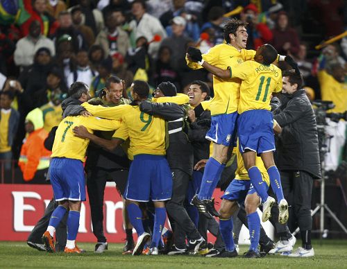 今日足球前瞻:巴西VS哥伦比亚博尔顿VS克鲁