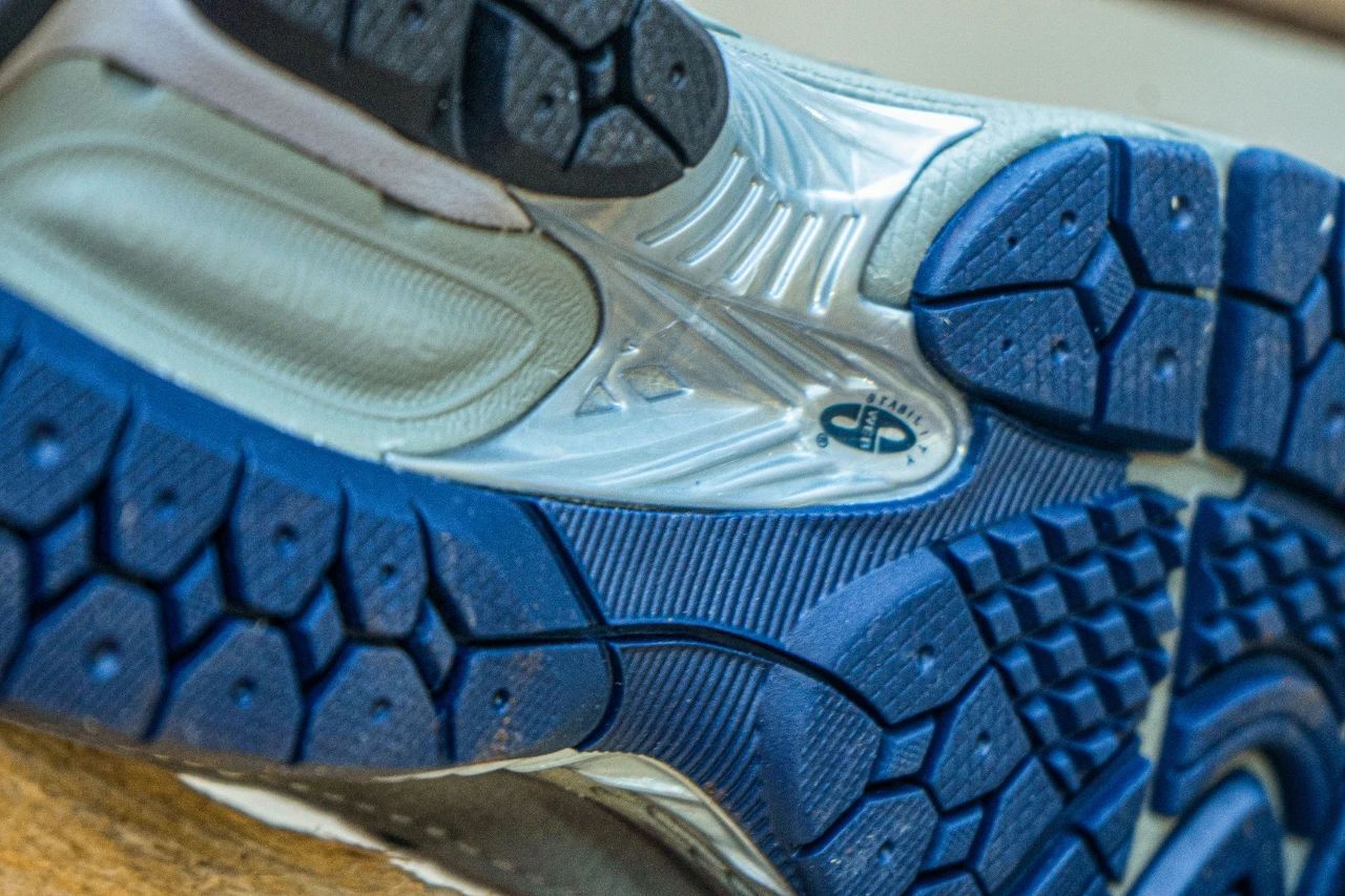 newbalance2002r麂皮复古蓝米白,好看的newbalance外套