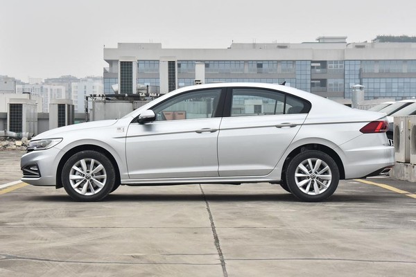 空间大动力好舒适性好的轿车推荐,宝来2023款1.5l自动畅行限量版动力