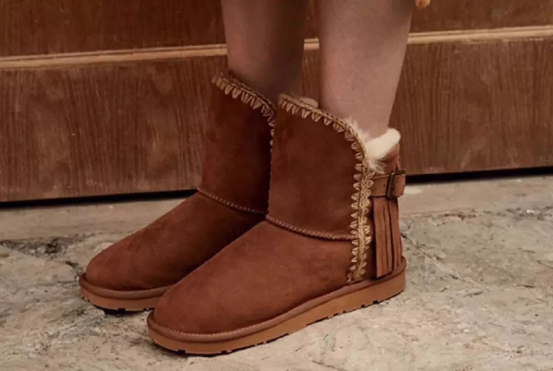 ugg加厚雪地靴不跟脚,ugg经典款中腰雪地靴怎么搭配