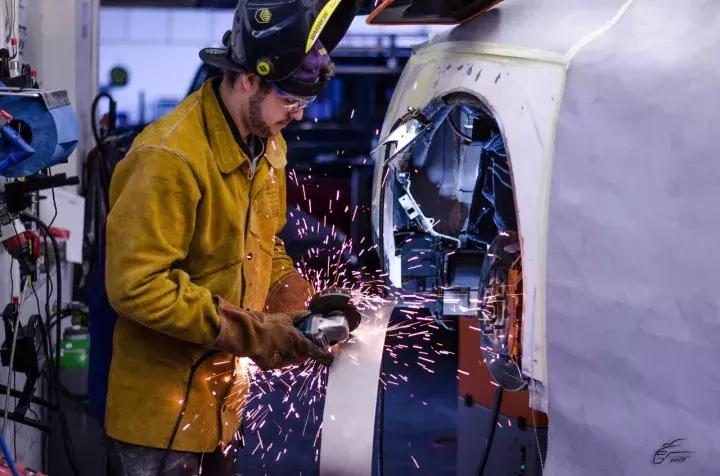 自从坐上了小姐姐的GT-R之后，天天都能体验速度与激情的快感