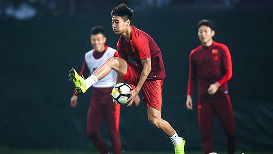 国足放弃回防,冯潇霆19年亚洲杯对泰国过人