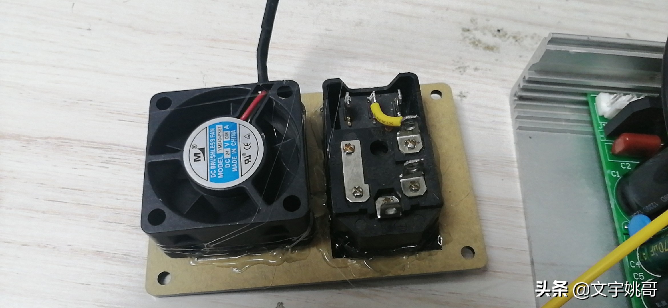 还在玩T12吗?快来看看用WY710高频烙铁主板组装台高性能高频烙铁