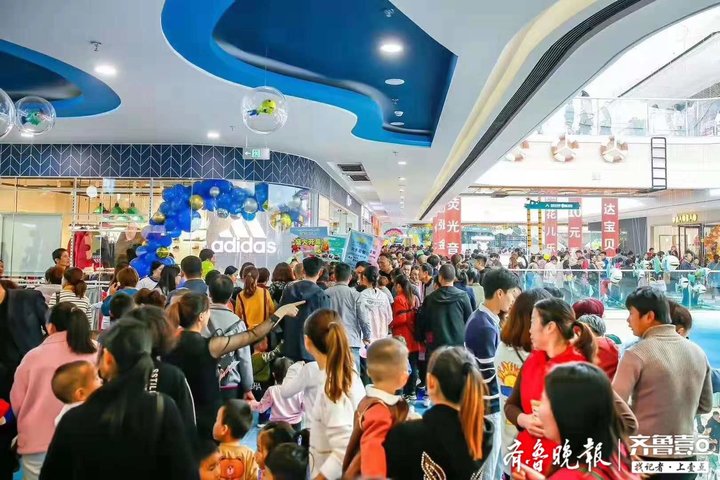 万达广场全年累计客流约830万人次,万达广场开业爆满