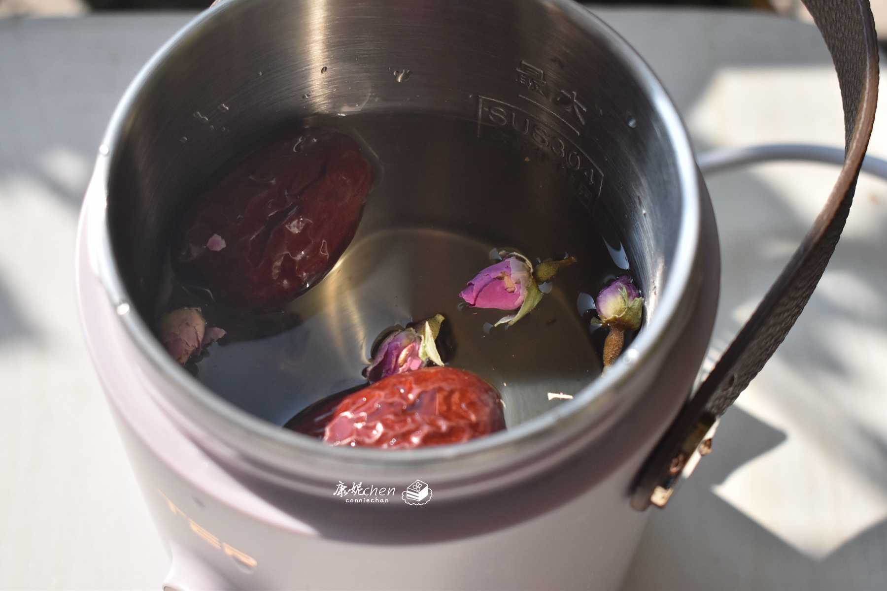 冬天干燥，聪明的女人常用这三样煮茶水，每天一杯补充水分又滋润