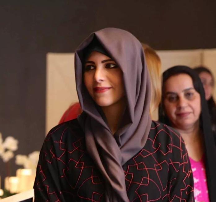 迪拜大王妃:深藏后宫42年,看着哈雅楼起楼塌,她有王储儿子护身