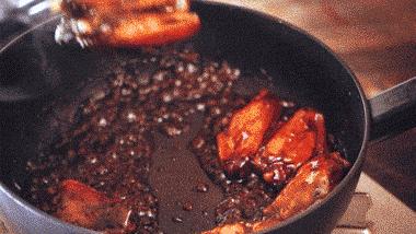 不管油烟机多脏多油只需一片白菜,油烟机不怕脏易清洗