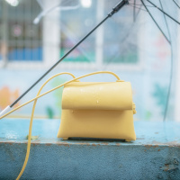 不要再背烂大街的双肩包了,别再背烂大街的轻奢包