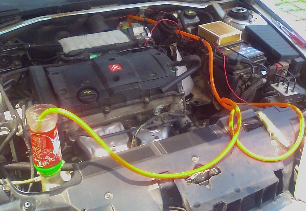 汽车防冻液缺少可以加水吗,防冻液缺了是直接添加还是更换