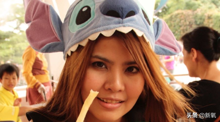 18岁土肥圆豪掷800万全身整形，鼻子6次大整假体穿出，效果却超美