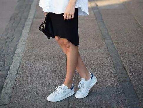 买一双平底的小白鞋,想买便宜的小白鞋怎么搜