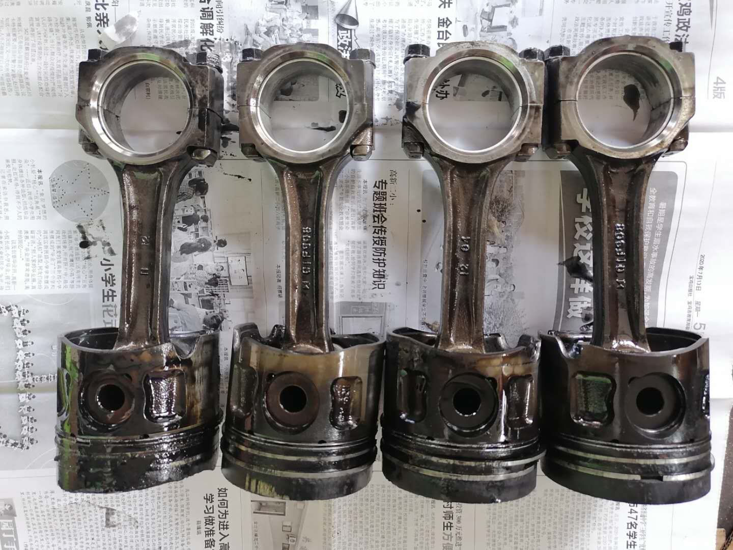 发动机冒白烟蓝烟烧机油,尾气大量冒蓝烟要不要大修发动机