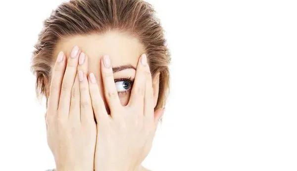 先天性眼睛散光怎么恢复正常,小孩眼睛后天性散光怎么恢复正常