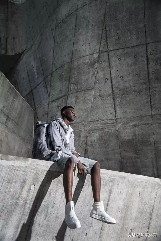 颜值高大长腿还会穿,谁高中没有暗恋过这样一个体育生?