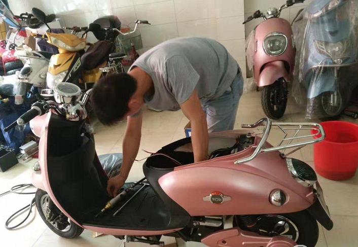 电动车没劲是需要换电瓶了吗,老电动车跑起来无力跑不快