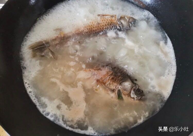 鱼汤怎么做才能汤白味鲜,鱼汤去腥教你一招汤白浓郁没腥味
