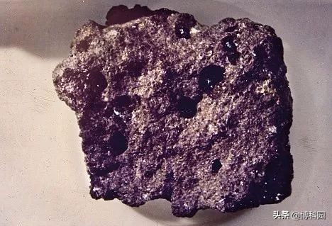 登月造假是真的吗,为何很多人质疑登月造假