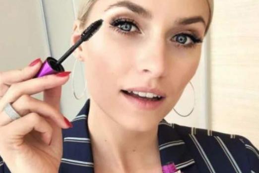 怎么涂睫毛膏泛白,涂睫毛膏怎么避免苍蝇腿