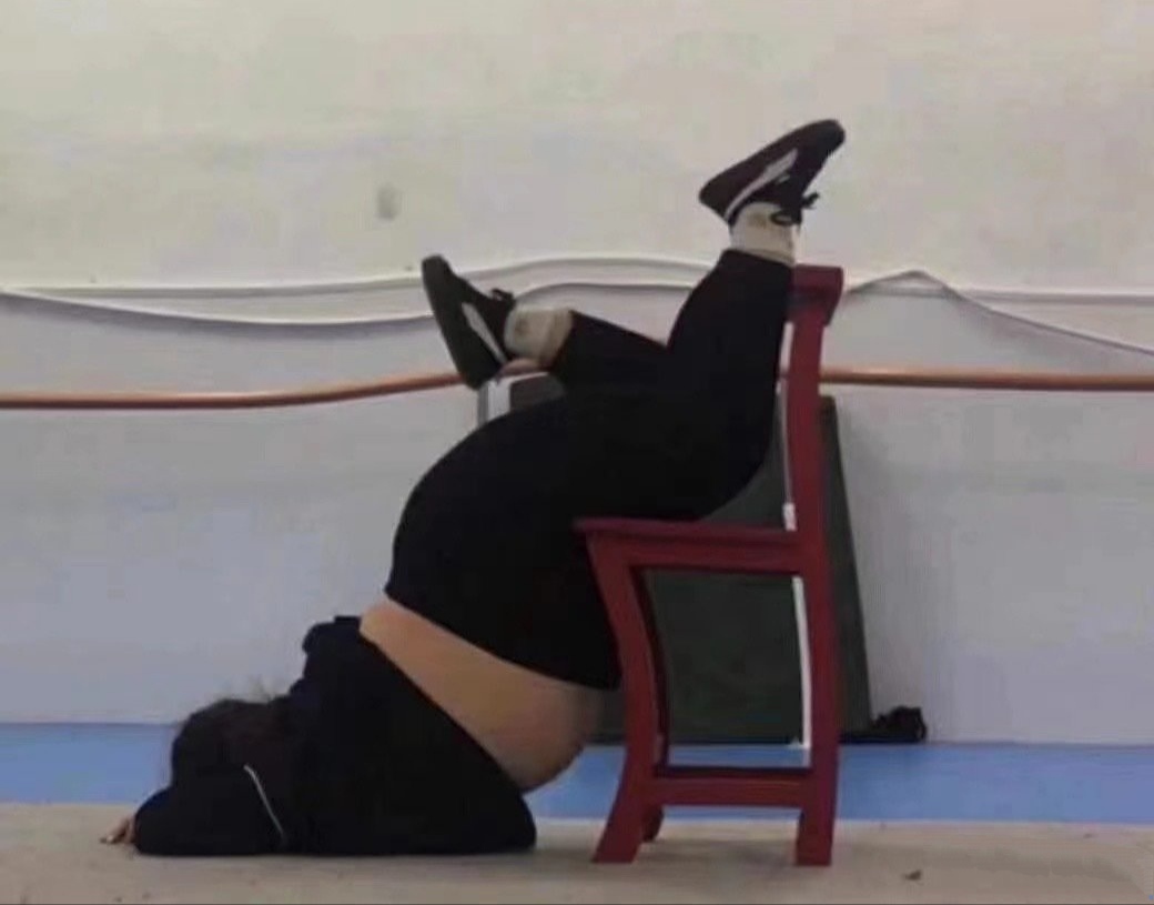 杨幂漫画腰道歉后续,央视网评杨幂漫画事件