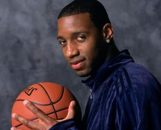 耳钉适合什么球星,科比年轻照片戴耳钉