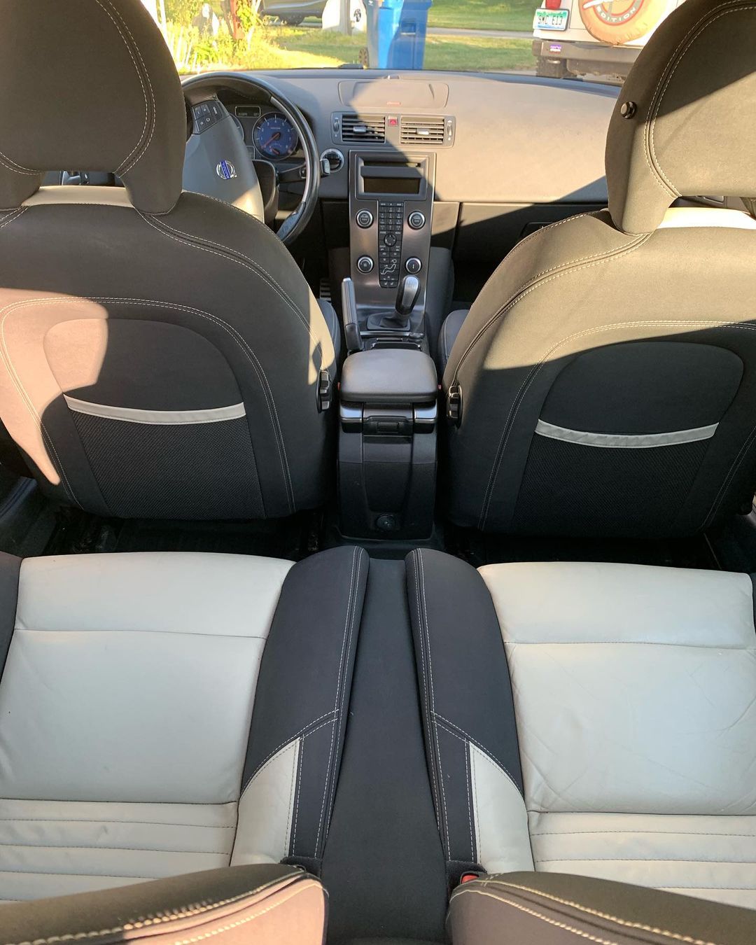 沃尔沃双门轿跑c30,坦克70多万车