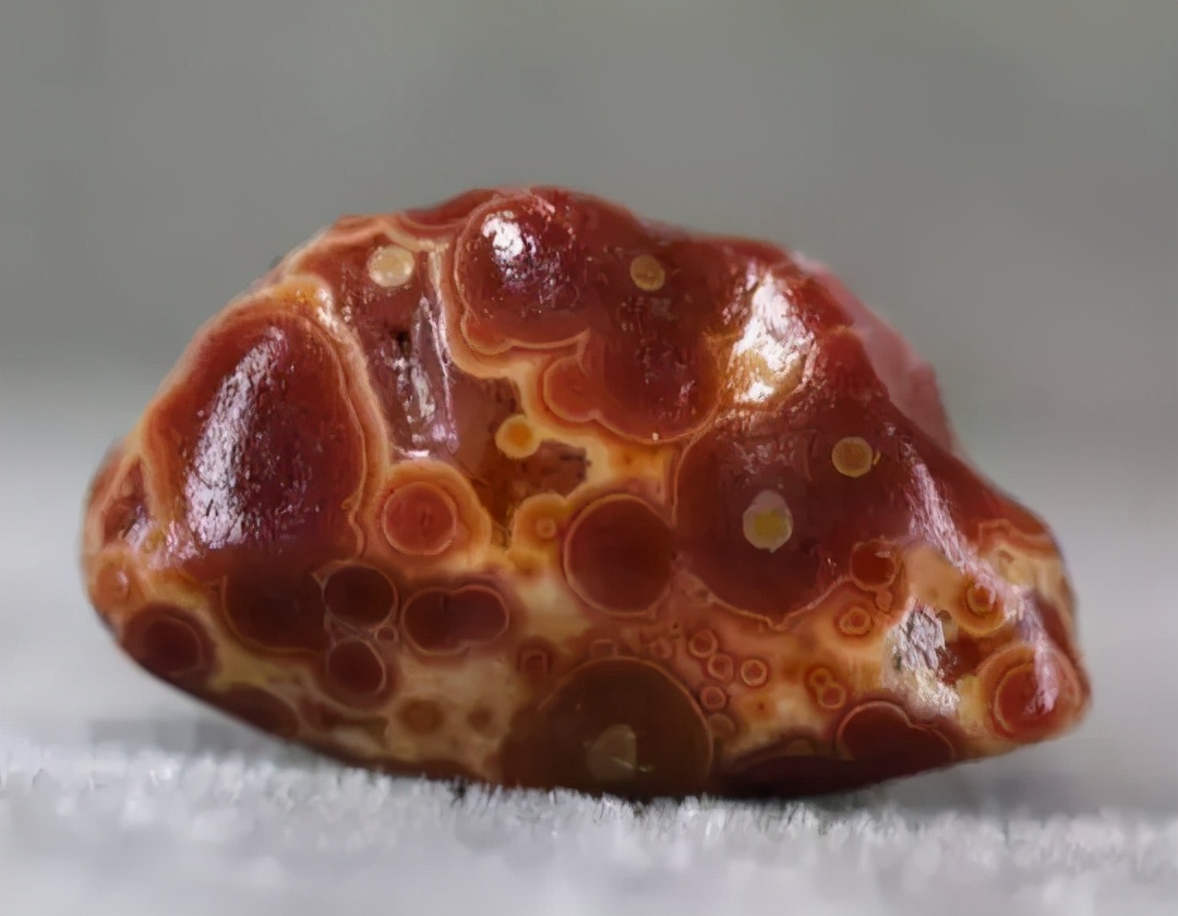 牧民捡到一块石头价格,牧民捡到石头值多少钱