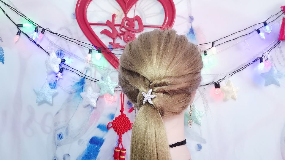 法式慵懒低马尾扎法学生党短发,短头发怎样扎低马尾好看又简单