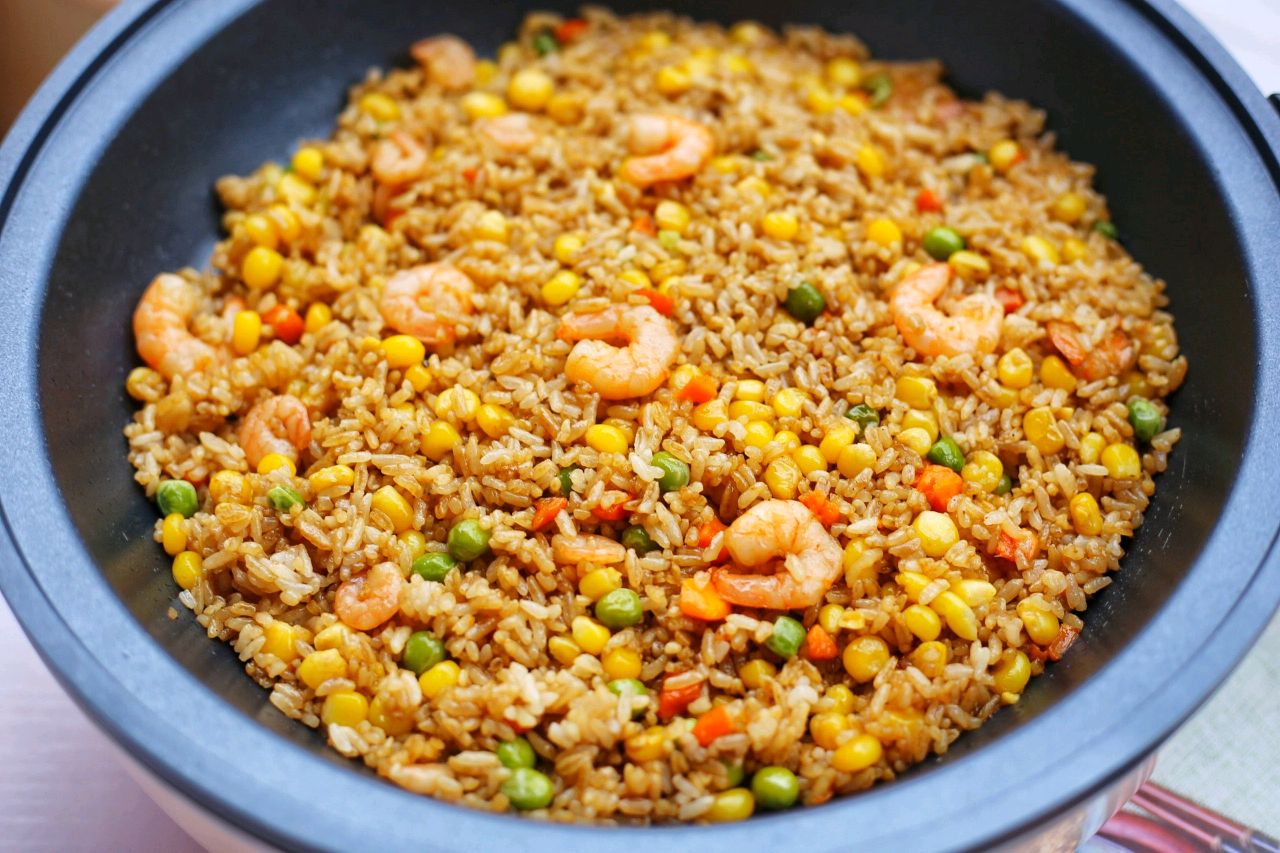 椰香虾仁炒饭教学视频,泰式椰子虾仁炒饭
