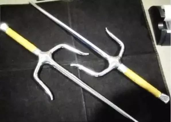 留学生海关被检查,萝卜丁口红过不了安检