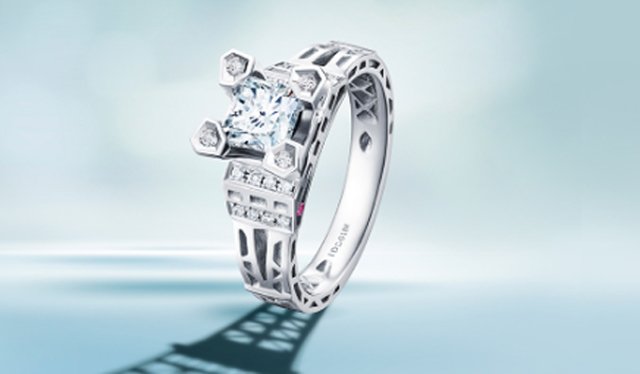 白金钻戒怎么辨认真假,手机灯光鉴别钻戒真假