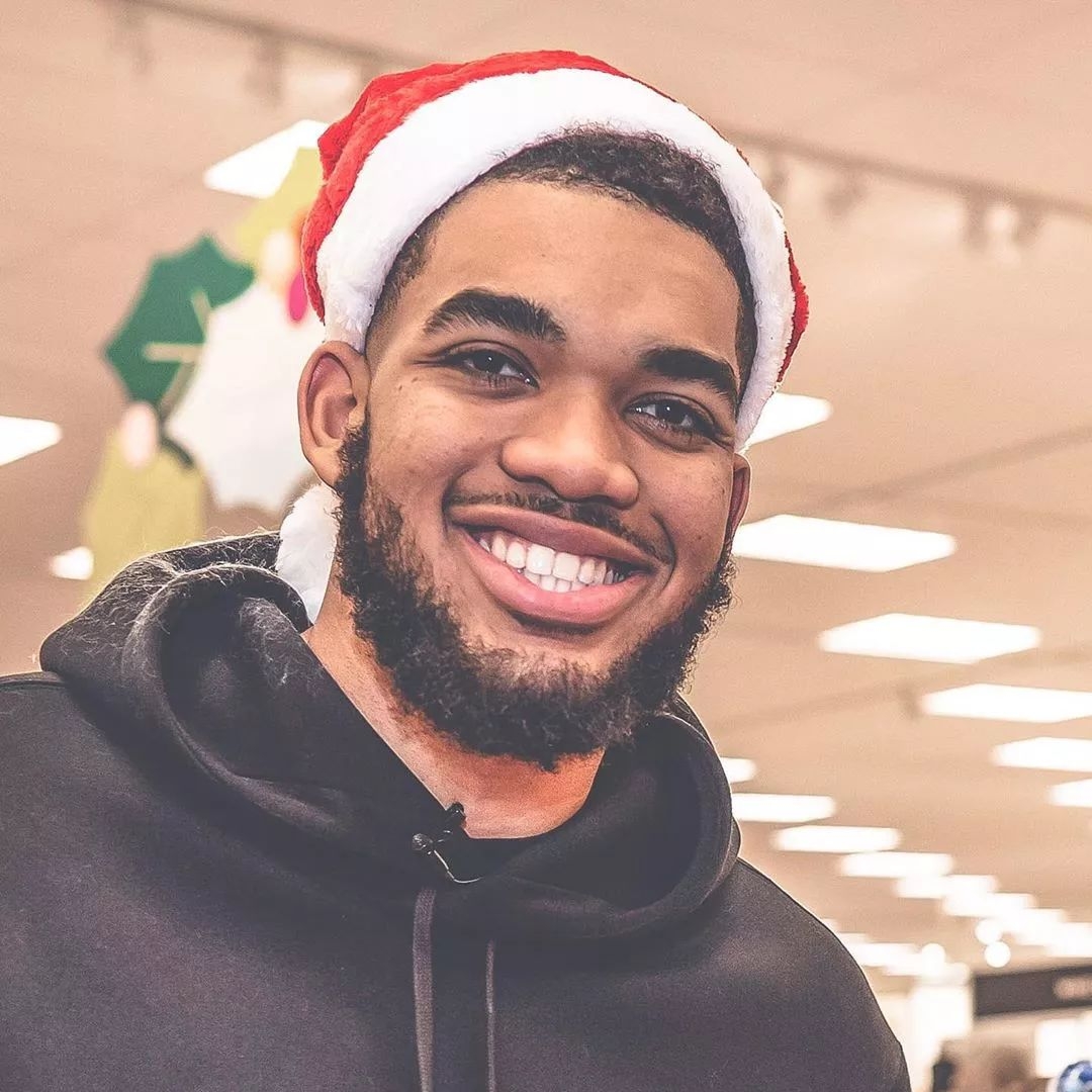 罗斯回到公牛主场高呼mvp,罗斯2+1球迷高呼mvp