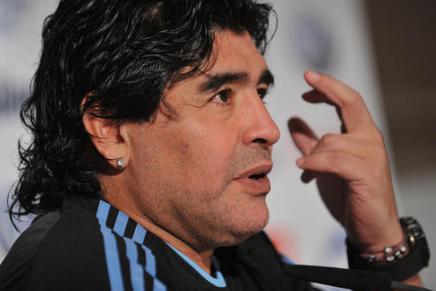 梅西夺冠历史地位超马拉多纳,足坛最伟大的10号马拉多纳