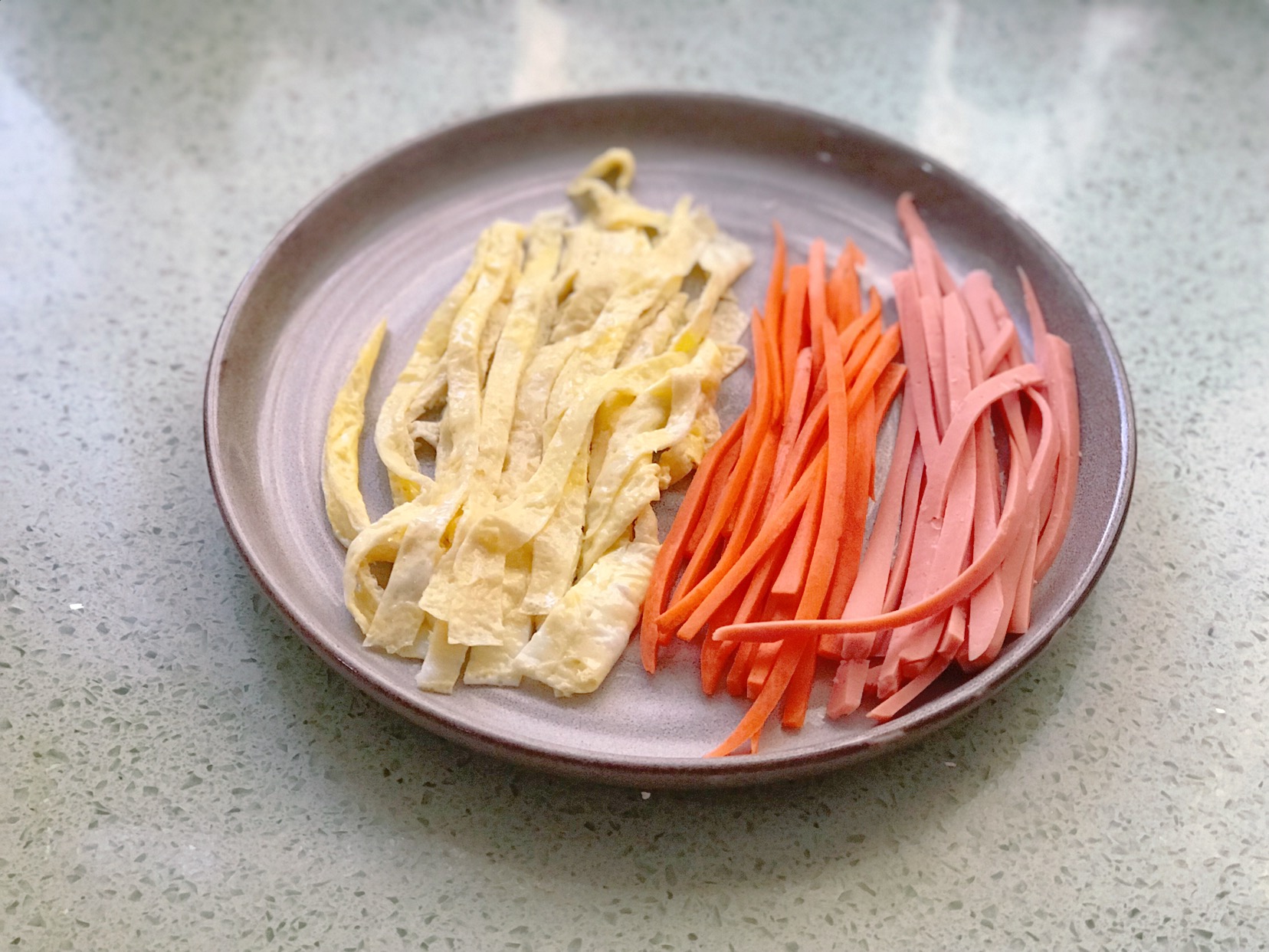 一碗紫菜包饭的做法,一包紫菜做成海苔片的做法