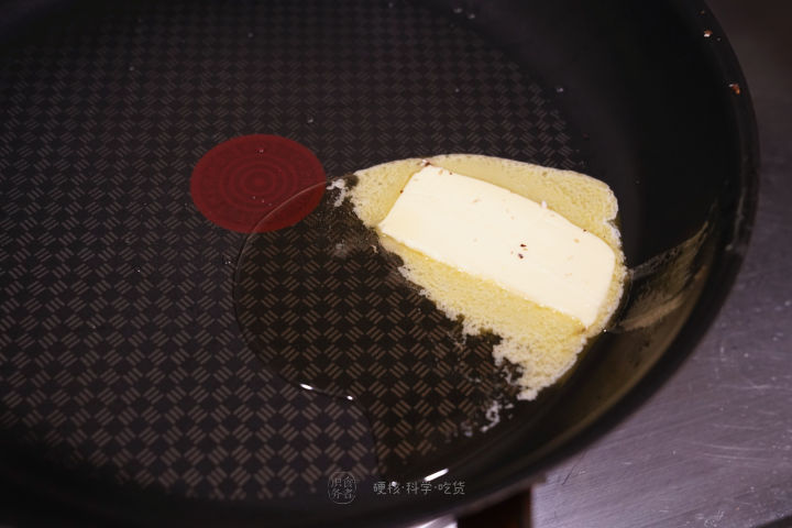 煎牛排时黄油炸到身上怎么办,煎牛排香料总是一煎就糊