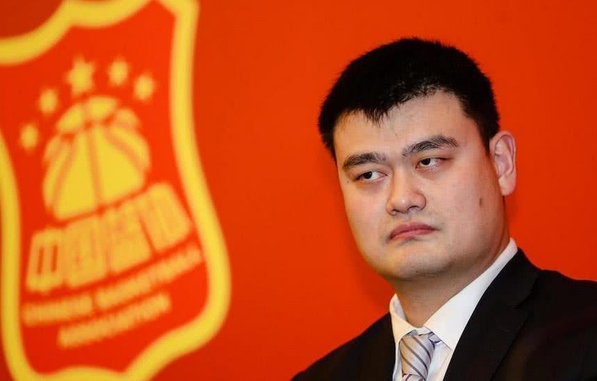 球员禁赛+球队补偿500万，姚主席出重拳首打CBA“阴阳合同”！