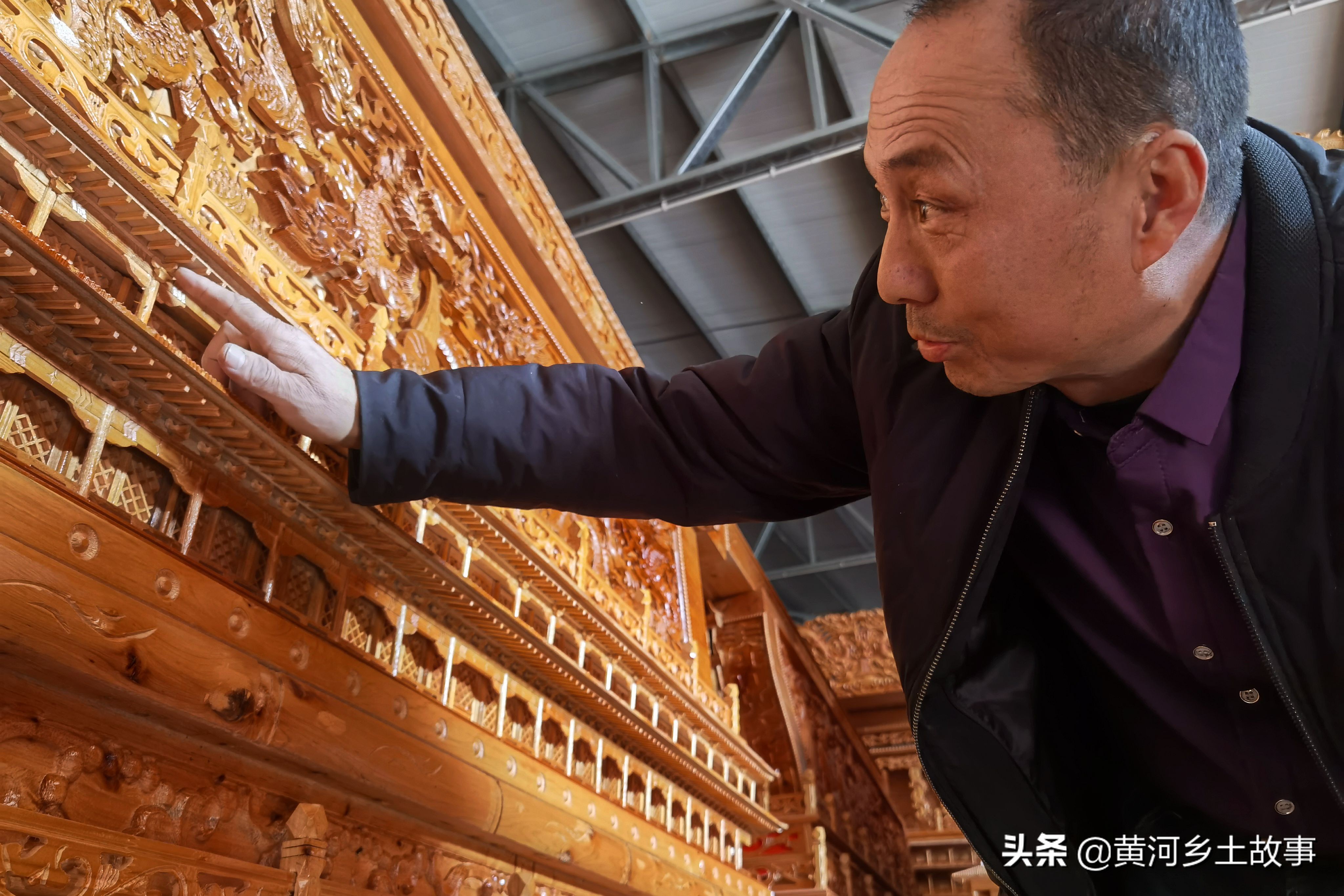 山西农民自制棺材,山西农民大哥做棺材