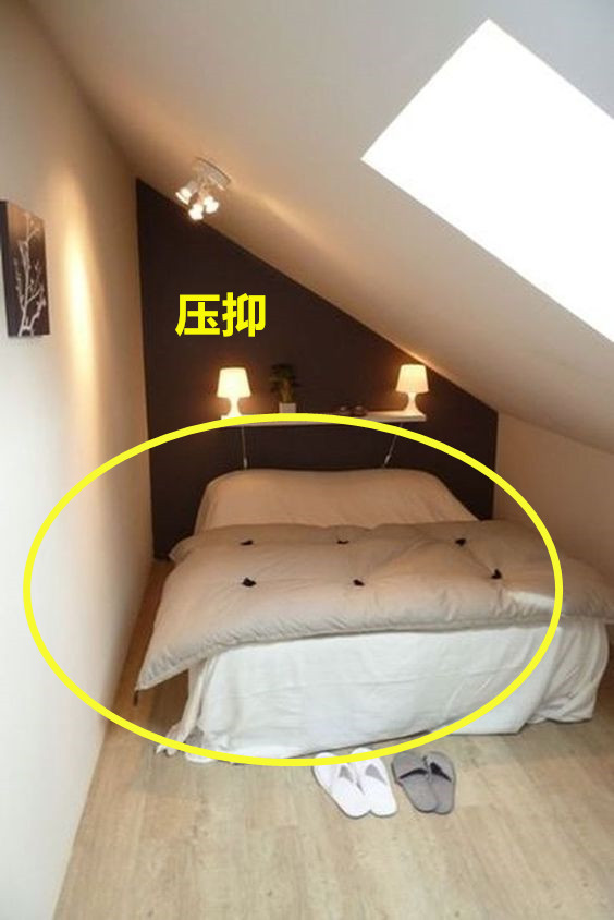 复式带阁楼捡个大便宜，斜顶下面塞2张床，邻居们都没想到这主意