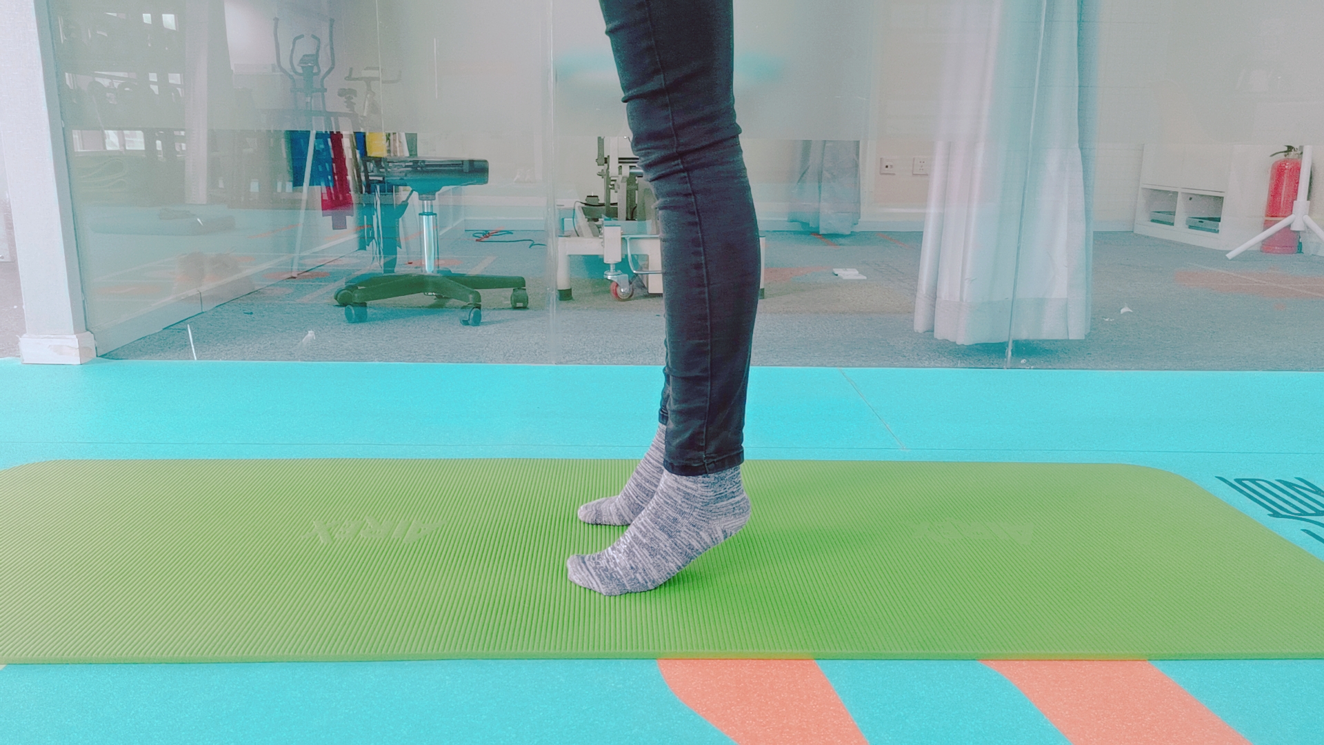 踝关节扭伤陈年旧伤如何康复,踝关节扭伤后下楼梯怎么康复